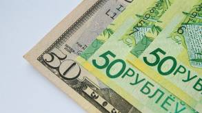 В Беларуси доллар подешевел до минимума за два месяца