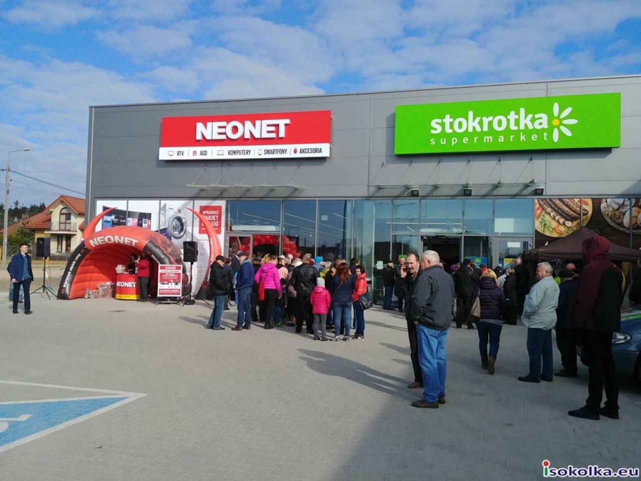 В Сокулке открылся новый ТЦ, как раз по дороге в Белосток: CCC, Pepco, Smyk, Stokrotka, Neonet