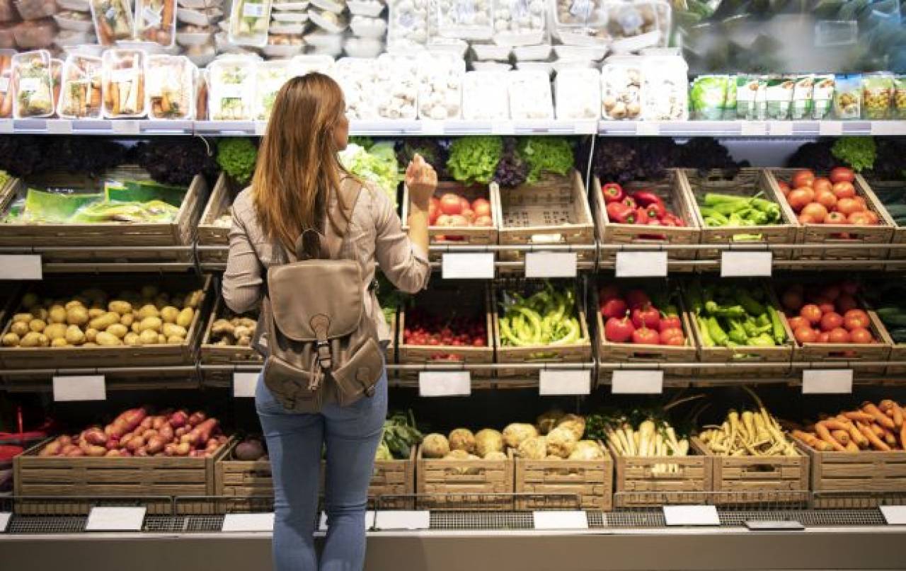Чем опасны ранние овощи и фрукты из белорусских магазинов?