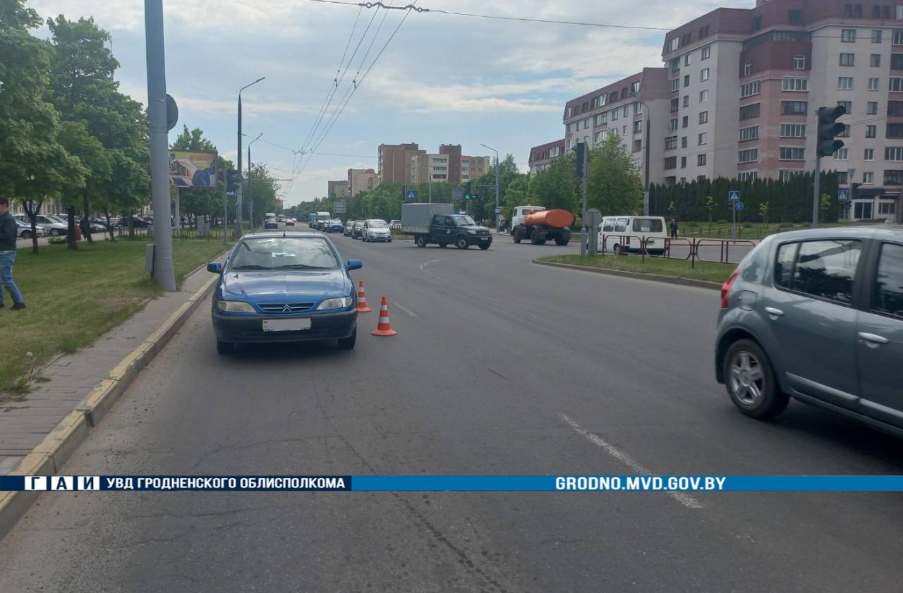 В Гродно женщина поехала на «красный» и сбила пешехода на переходе: она недавно получила права