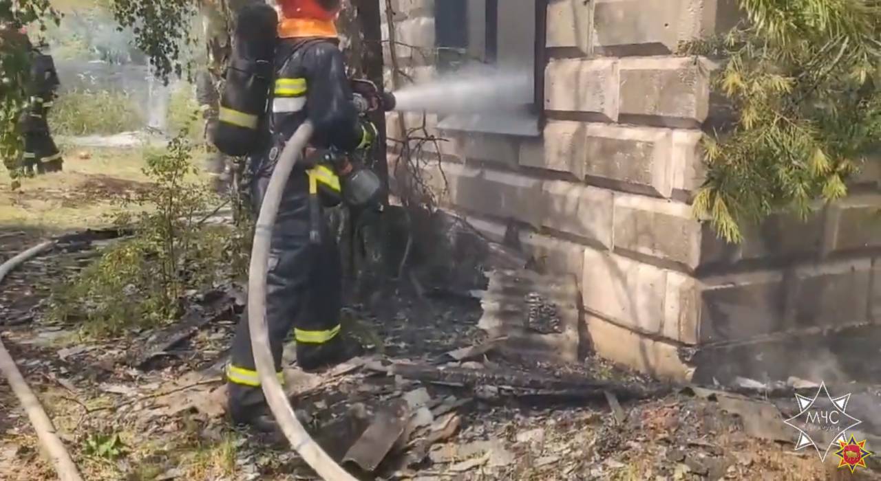 Сгорели здание детсада и сарай: игры детей с огнем на выходных привели к двум пожарам в Гродненской области
