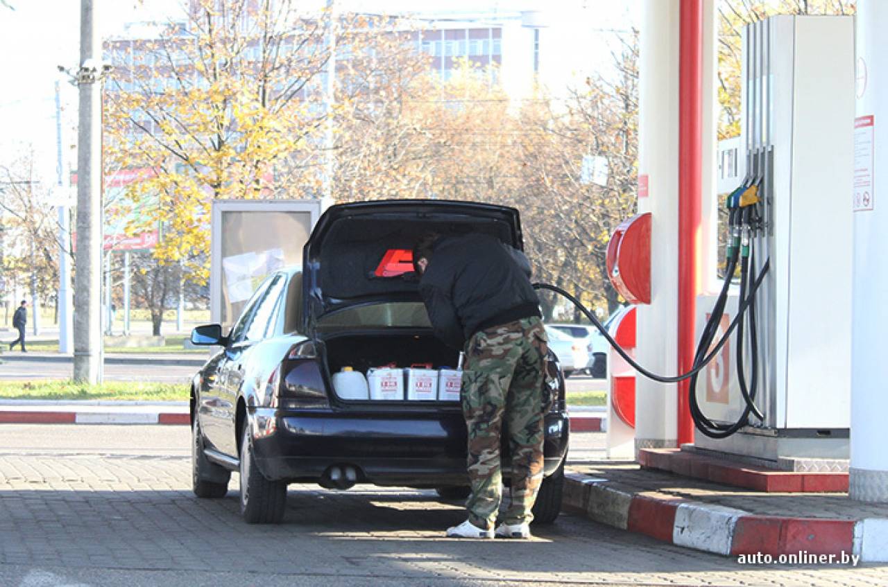 Посчитали, сколько топлива может купить белорус на среднюю зарплату