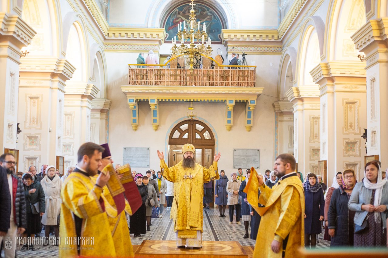 Во время богослужений в Беларуси запретят любую символику, кроме религиозной