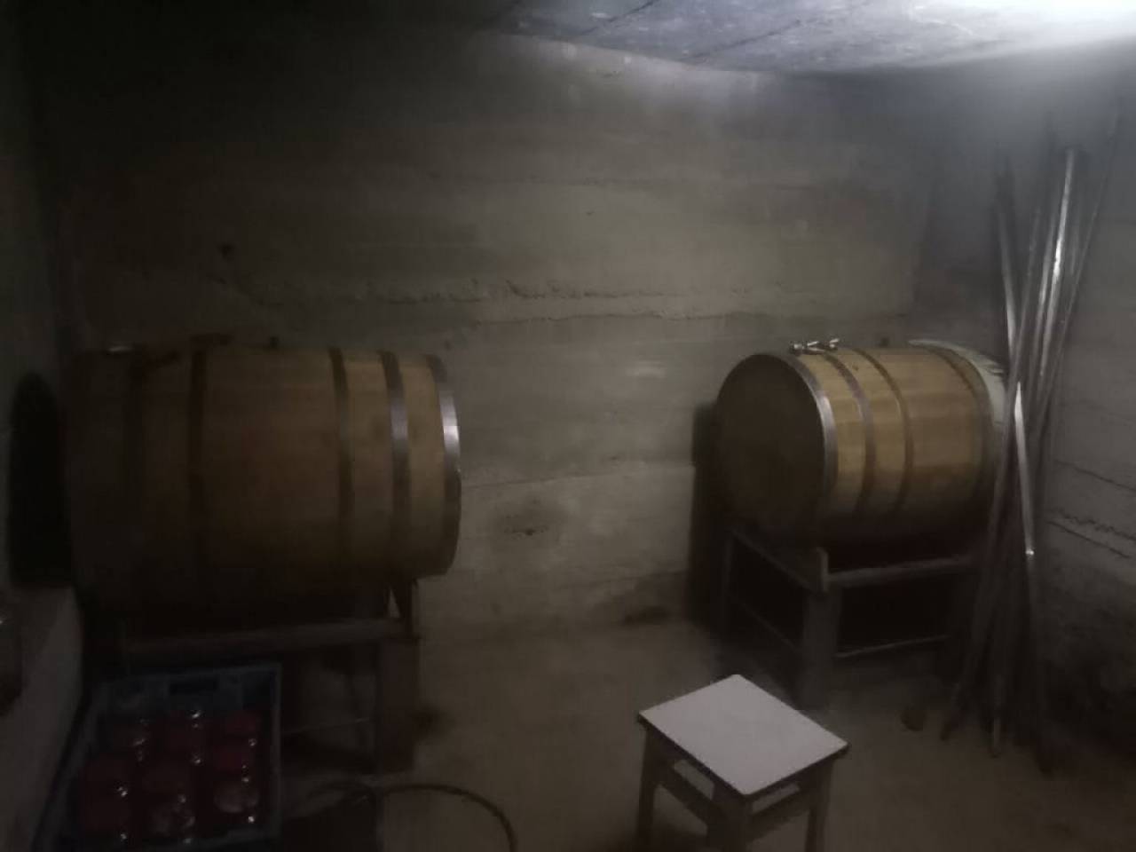 Под Гродно милиция ликвидировала мини-завод по производству элитного самогона: напиток настаивался в дубовых бочках