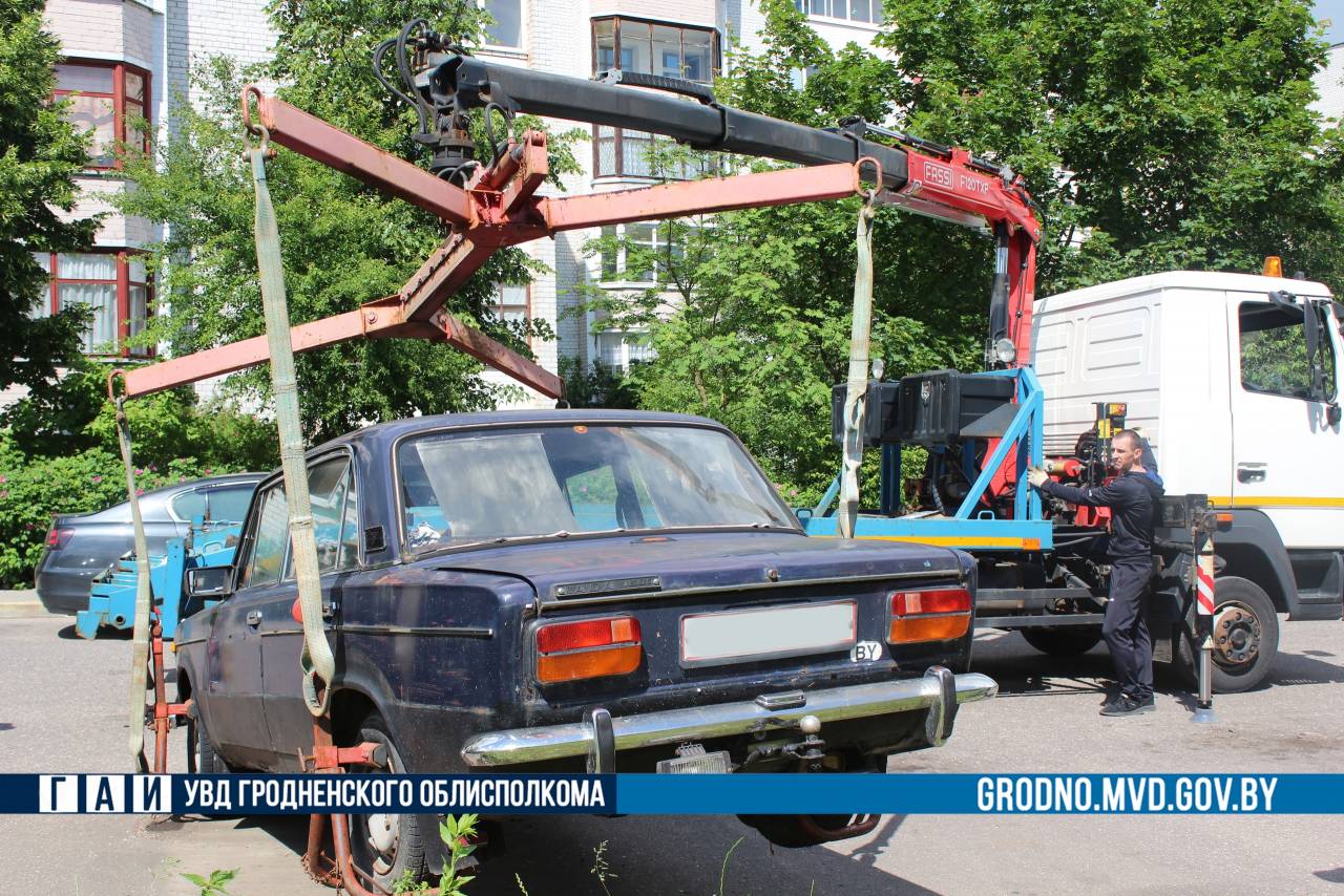 Какая судьба ждет брошенные в белорусских дворах автомобили