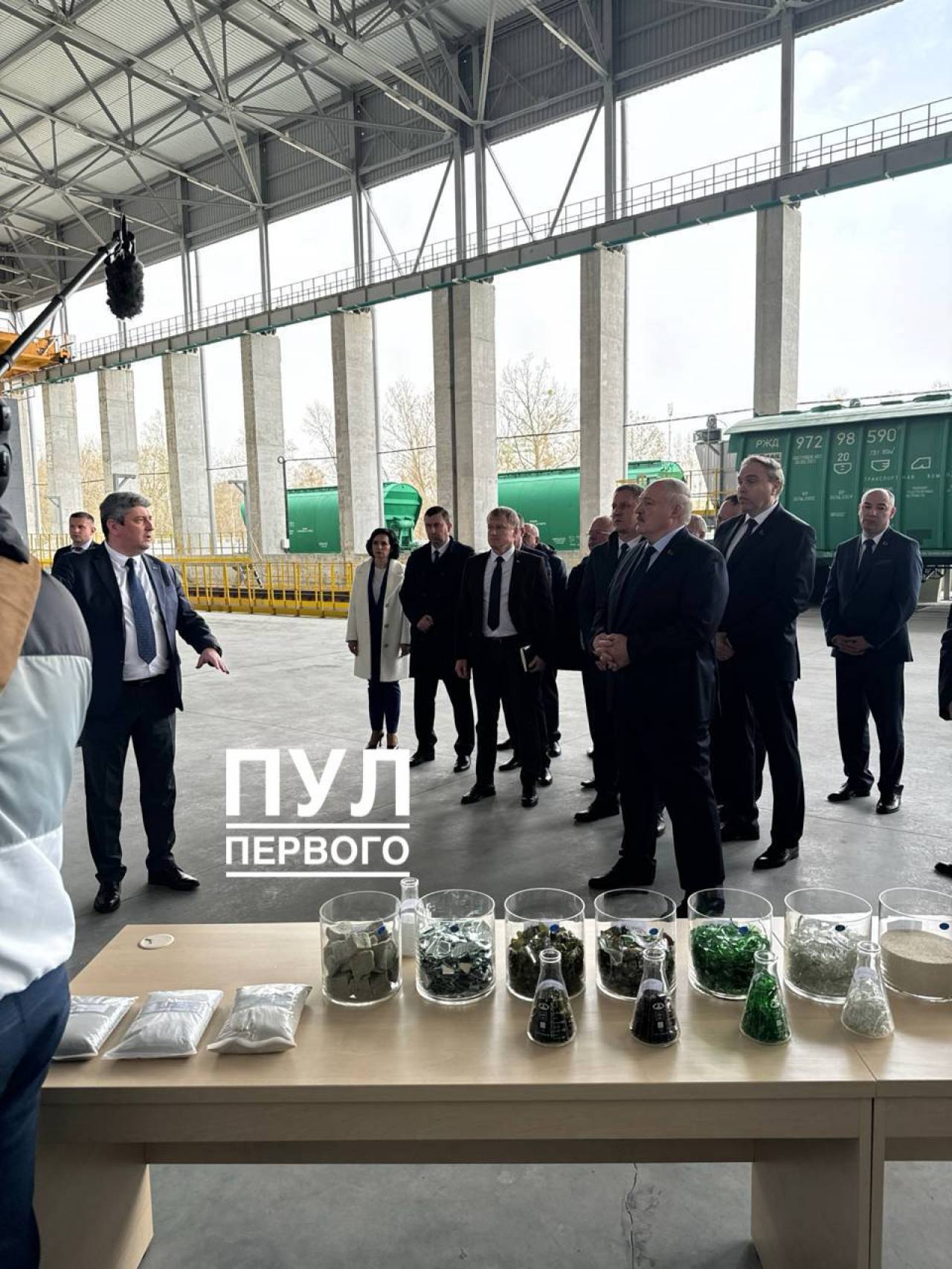 Лукашенко в Гродно приехал на новое стекольное производство в «Аульсе»