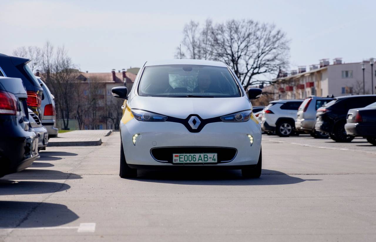 «В среднем «электричка» в такси может принести 8 000 рублей в месяц «грязными»: гродненские владельцы Renault Zoe рассказали о выгоде «электричек» для работы в такси