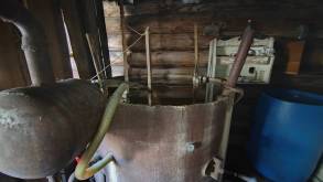 Деревенский «бровар» закрыт: у жителя Свислочского района изъяли 220 литров самогона