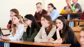 В Беларуси студенты-платники также будут проходить распределение, т.к. «каждый выпускник должен иметь гарантированное первое рабочее место»