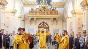 Во время богослужений в Беларуси запретят любую символику, кроме религиозной
