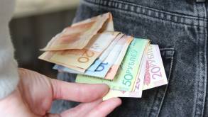 «Маленькая зарплата? Да нет, нифига»: 19-летняя учительница из Гродно показала свой расчетник