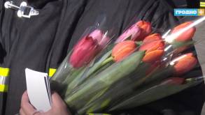 112 тюльпанов спасатели подарили гродненкам на 8 марта