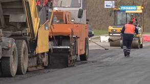 В Гродно продолжают ремонтировать и латать дороги и дворы: где ждать дорожных строителей в ближайшее время?