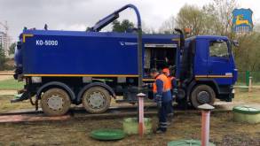 Работы ведутся как ручным, так и механическим способом: как в Гродно чистят ливневки после зимы