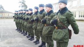 Закон официально принят: в Беларуси военкоматы смогут рассылать повестки с помощью СМС