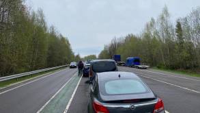 Со стороны Литвы на границе с Беларусью очередь из легковых автомобилей достигла трех километров