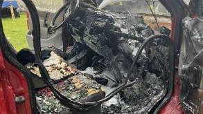 В центре Гродно сгорел автомобиль: возможно, из-за электропроводки