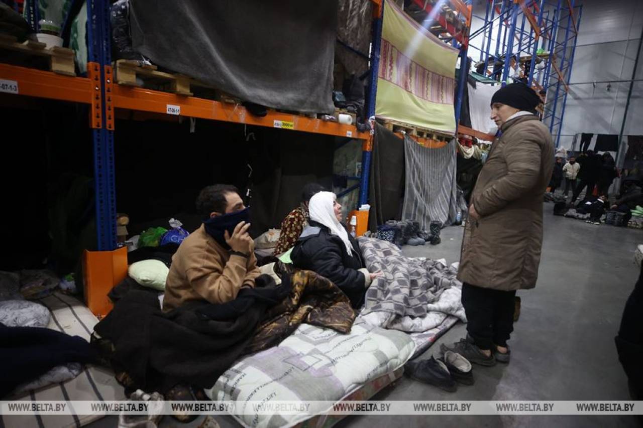 Мигранты на границе под Гродно дали первые оценки погоде на улице