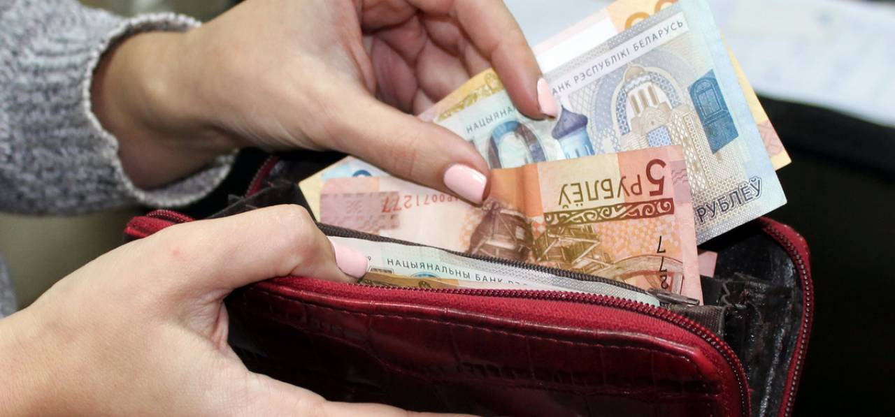 На доллар меньше: В Беларуси назвали среднюю зарплату в ноябре