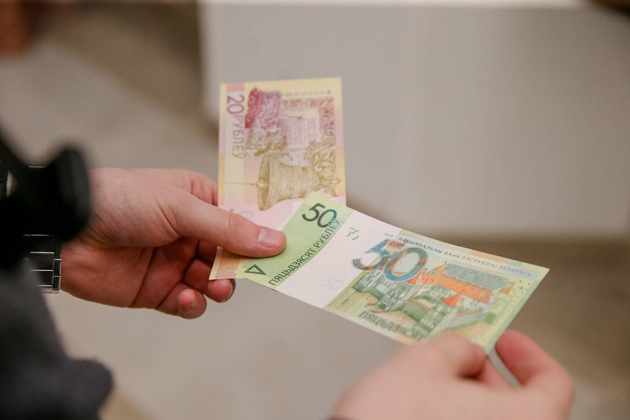 Средняя зарплата в декабре резко выросла — сразу на 199 рублей