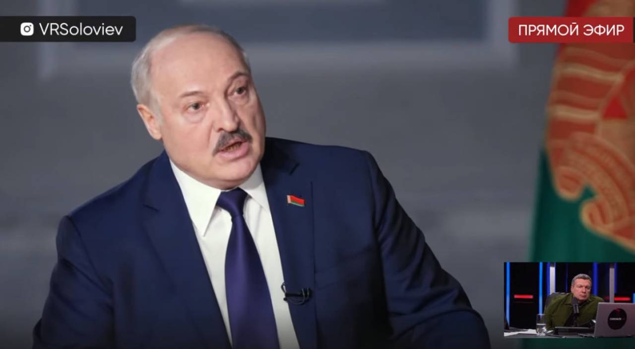 Лукашенко раскритиковал экс-министра МВД Караева за извинения перед случайными пострадавшими