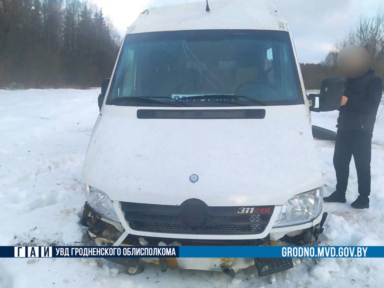 Смертельное ДТП под Сморгонью: В больнице скончалась пассажирка микроавтобуса, который перевернулся на трассе М7