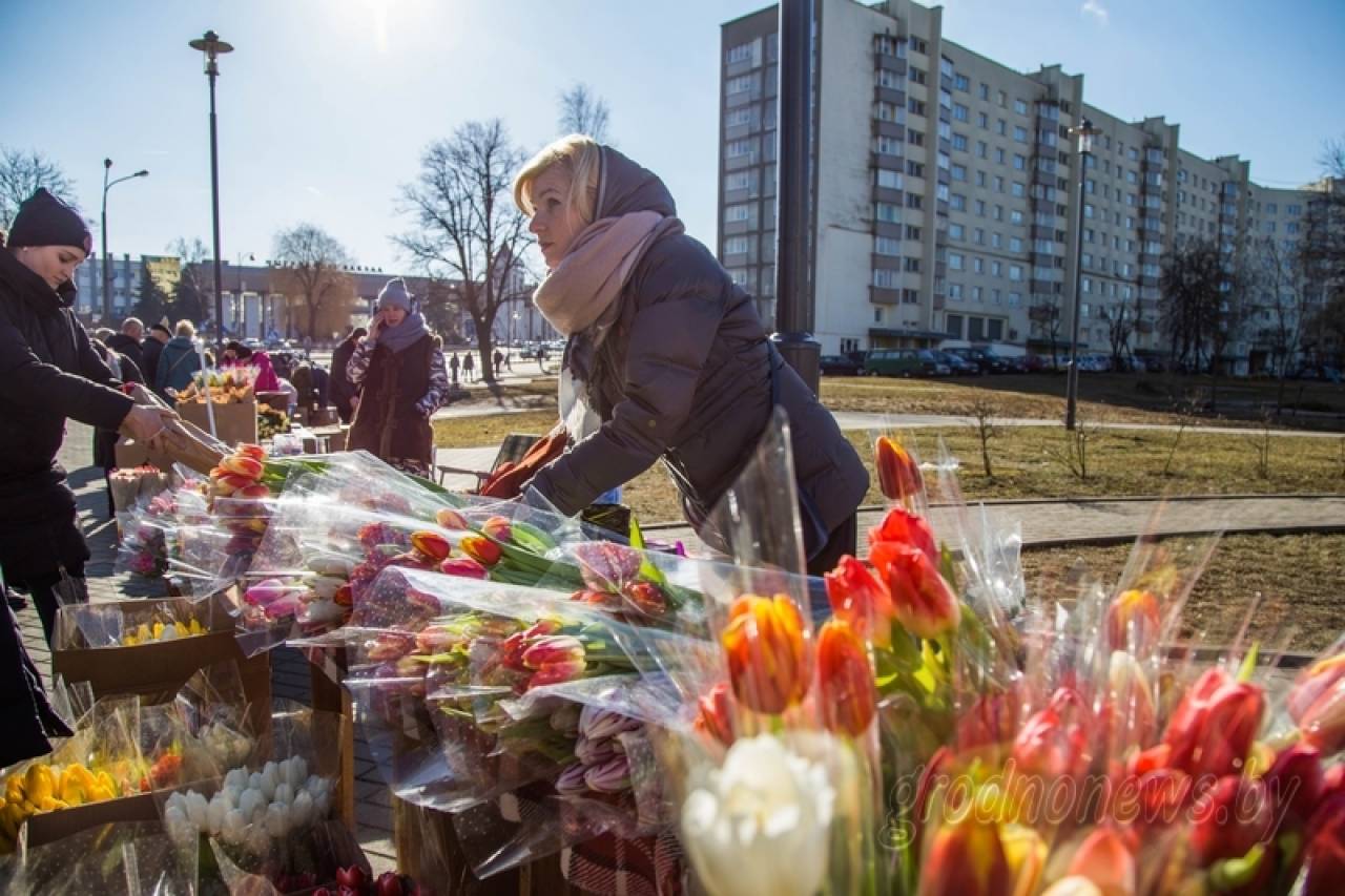 Гродненская налоговая напомнила, сколько нужно заплатить за право торговать цветами на 8 марта