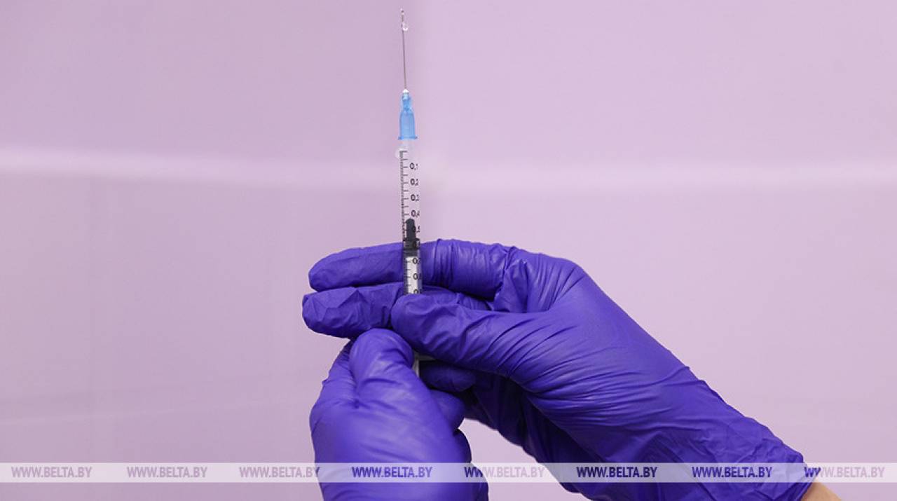 В Беларуси полный курс вакцинации прошли 54,8% населения