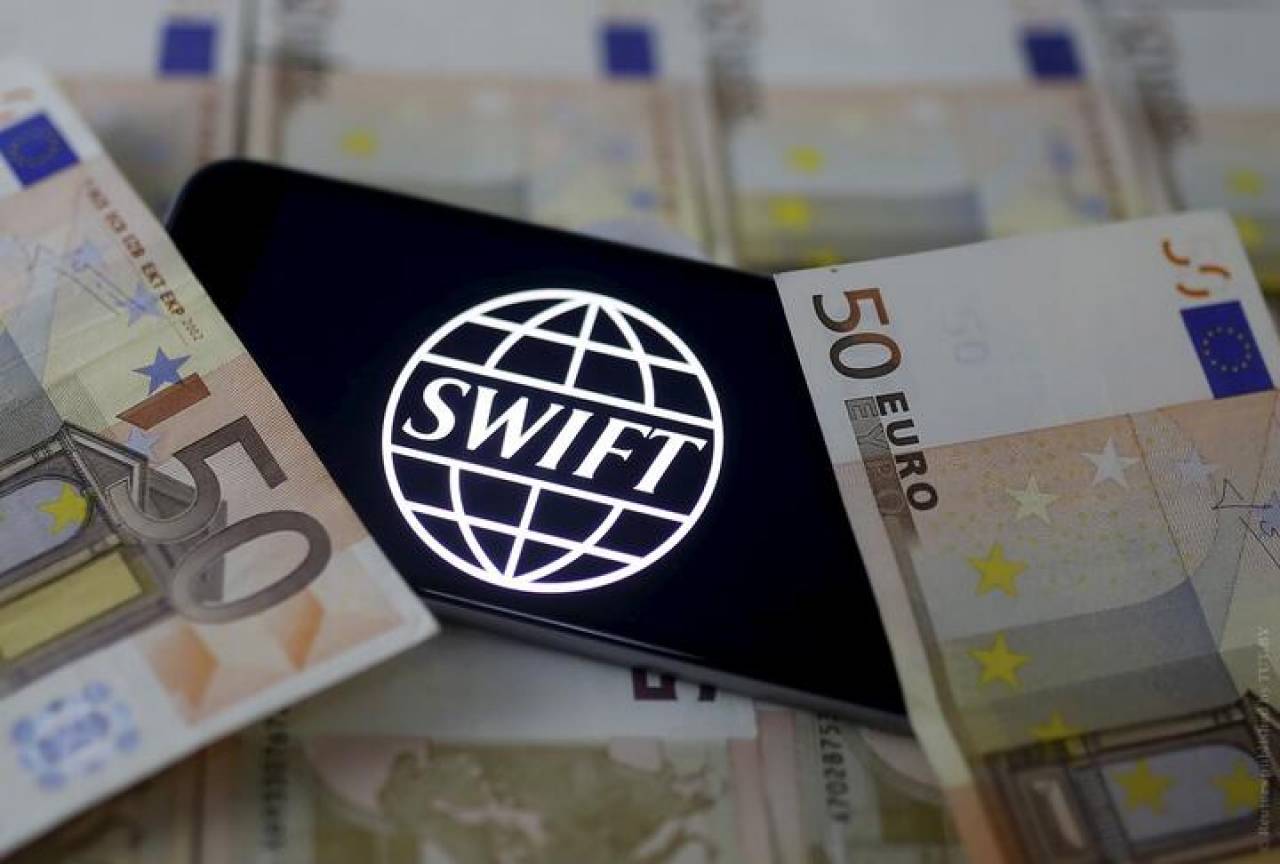 СМИ: три белорусских банка могут отключить от SWIFT