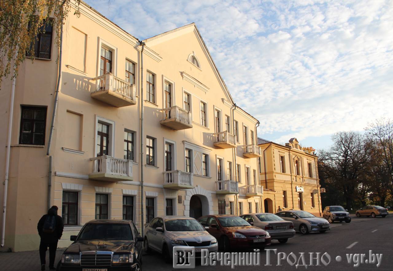 Бывшее общежитие медуниверситета в центре Гродно продолжает дешеветь