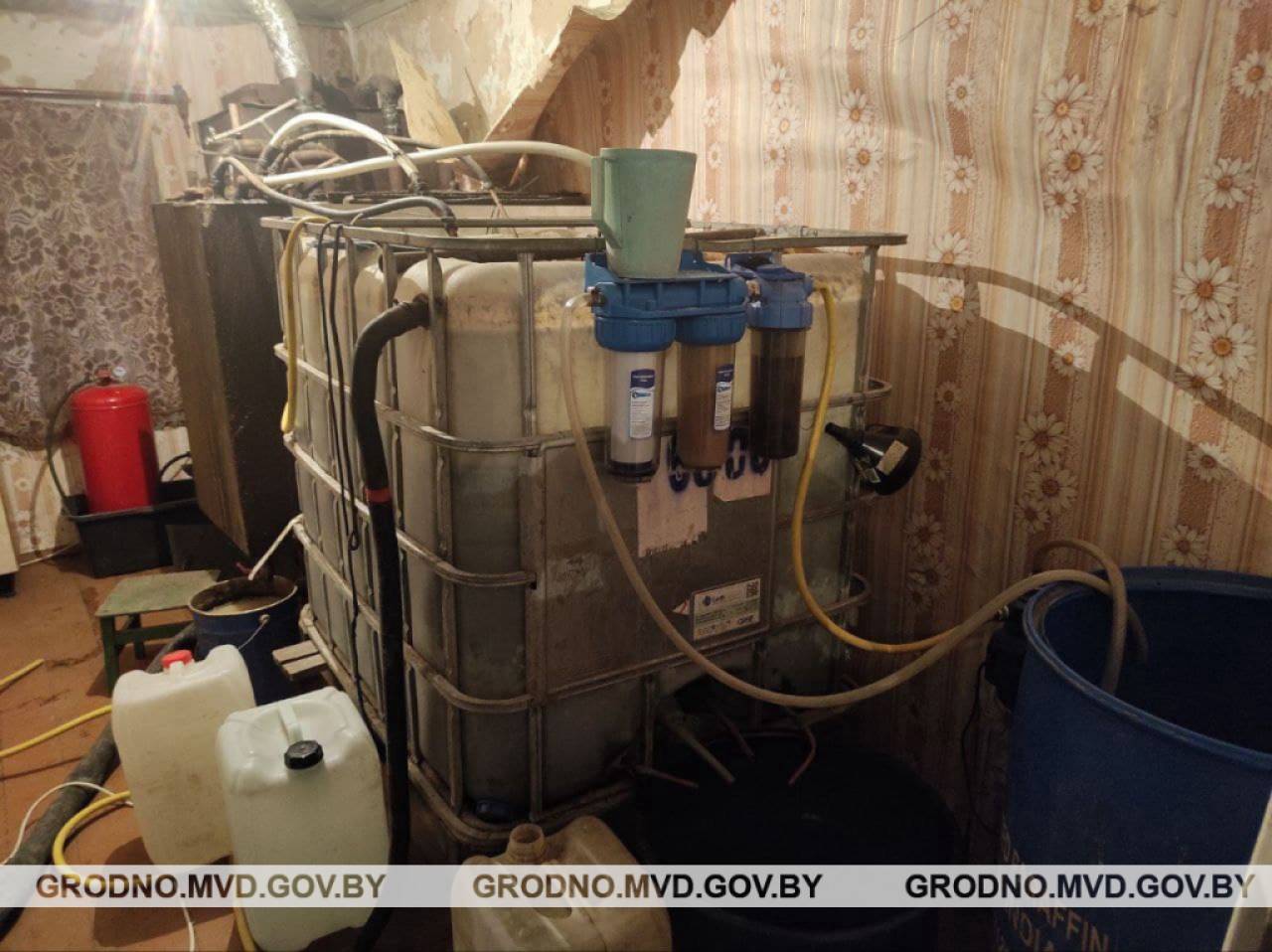 400 литров самогона для себя: Подпольное производство самогона ликвидировали в Ошмянах