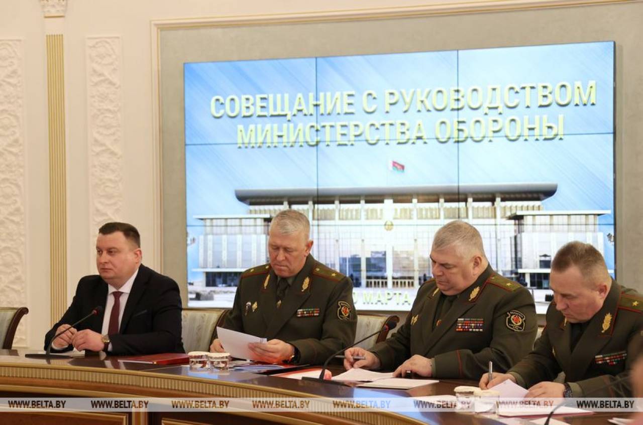 «Спокойно не будет»: Лукашенко потребовал от армии быть в боевой готовности