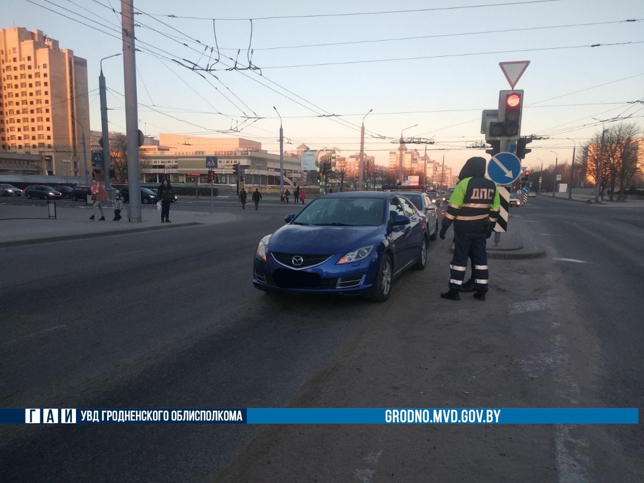 Утром в Гродно водитель Mazda сбил сразу двух женщин на пешеходном переходе