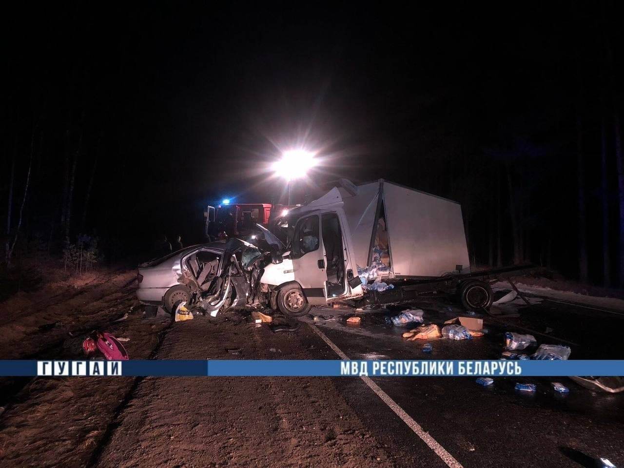 Родители, которые ехали к родственникам в Гродненскую область, погибли в ДТП с грузовиком, выжил только ребенок. СК: отец уснул за рулем