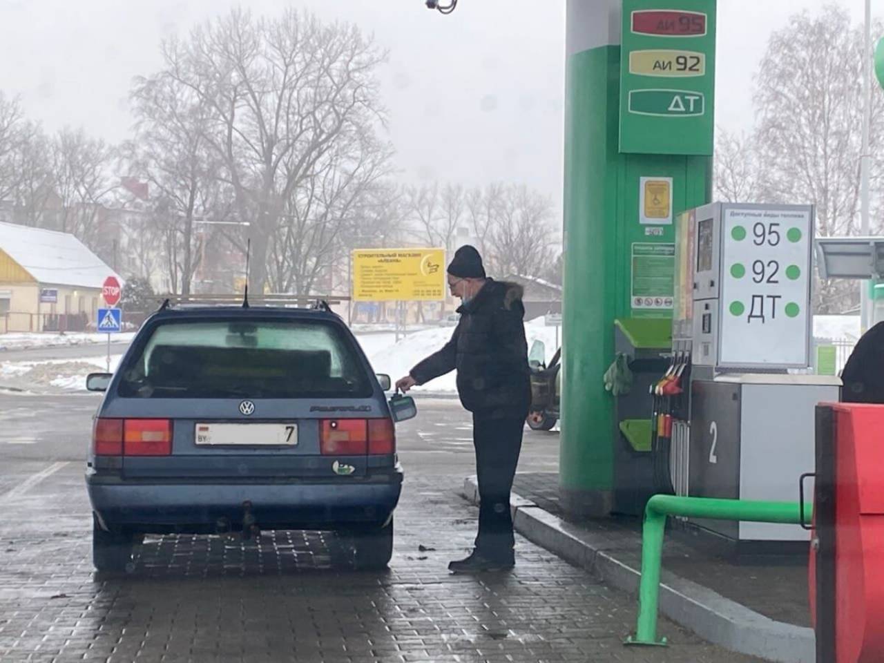 В Беларуси вновь на 2 копейки дорожает топливо