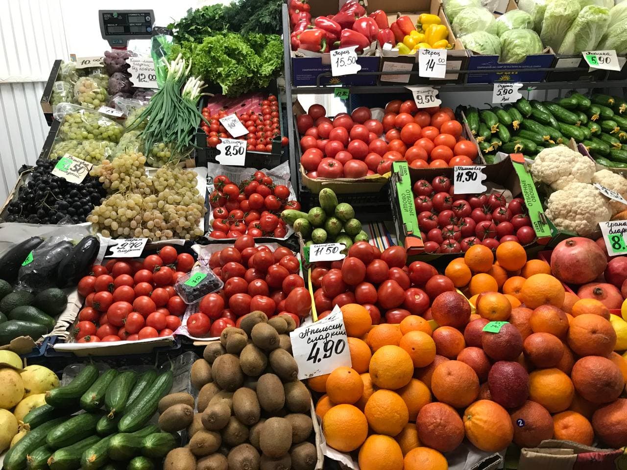 Помидоры за 13, авокадо - 5 рублей за штуку: по чем фрукты и овощи на гродненском рынке