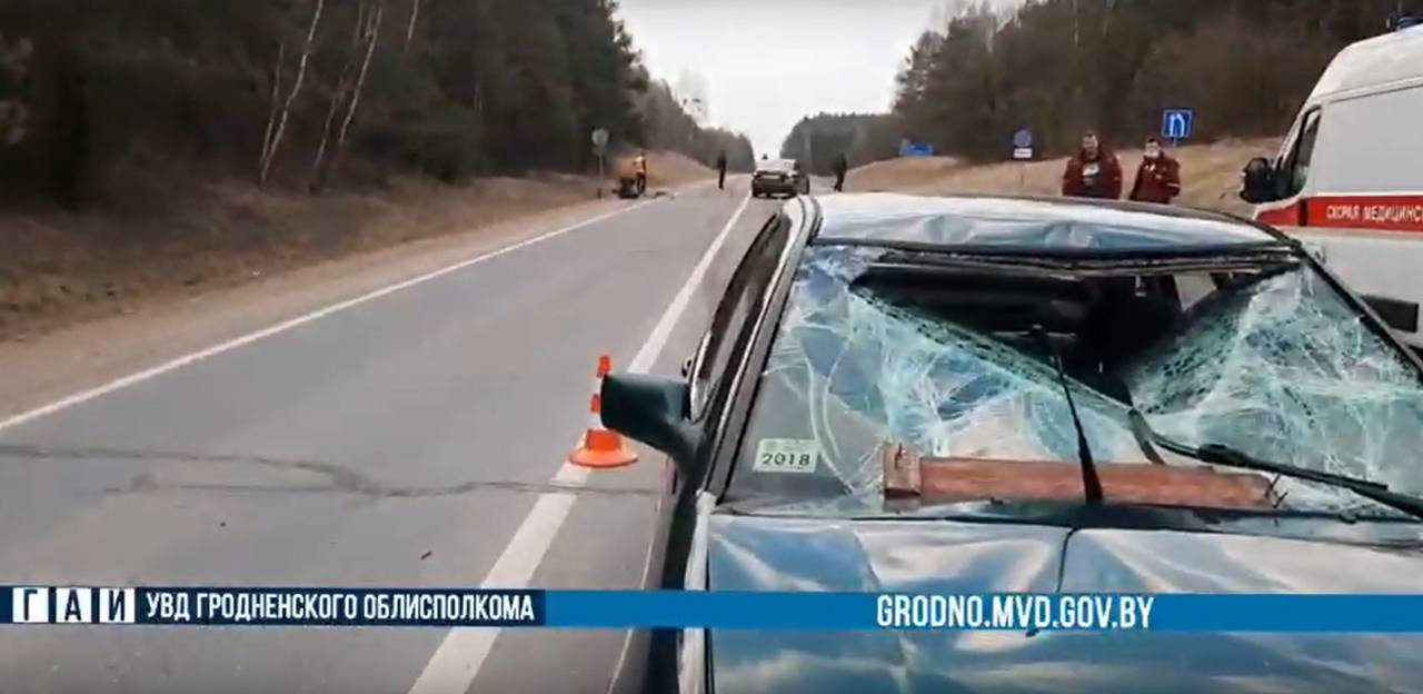 Под Гродно легковушка протаранила попутный мотоблок: его водитель погиб на месте