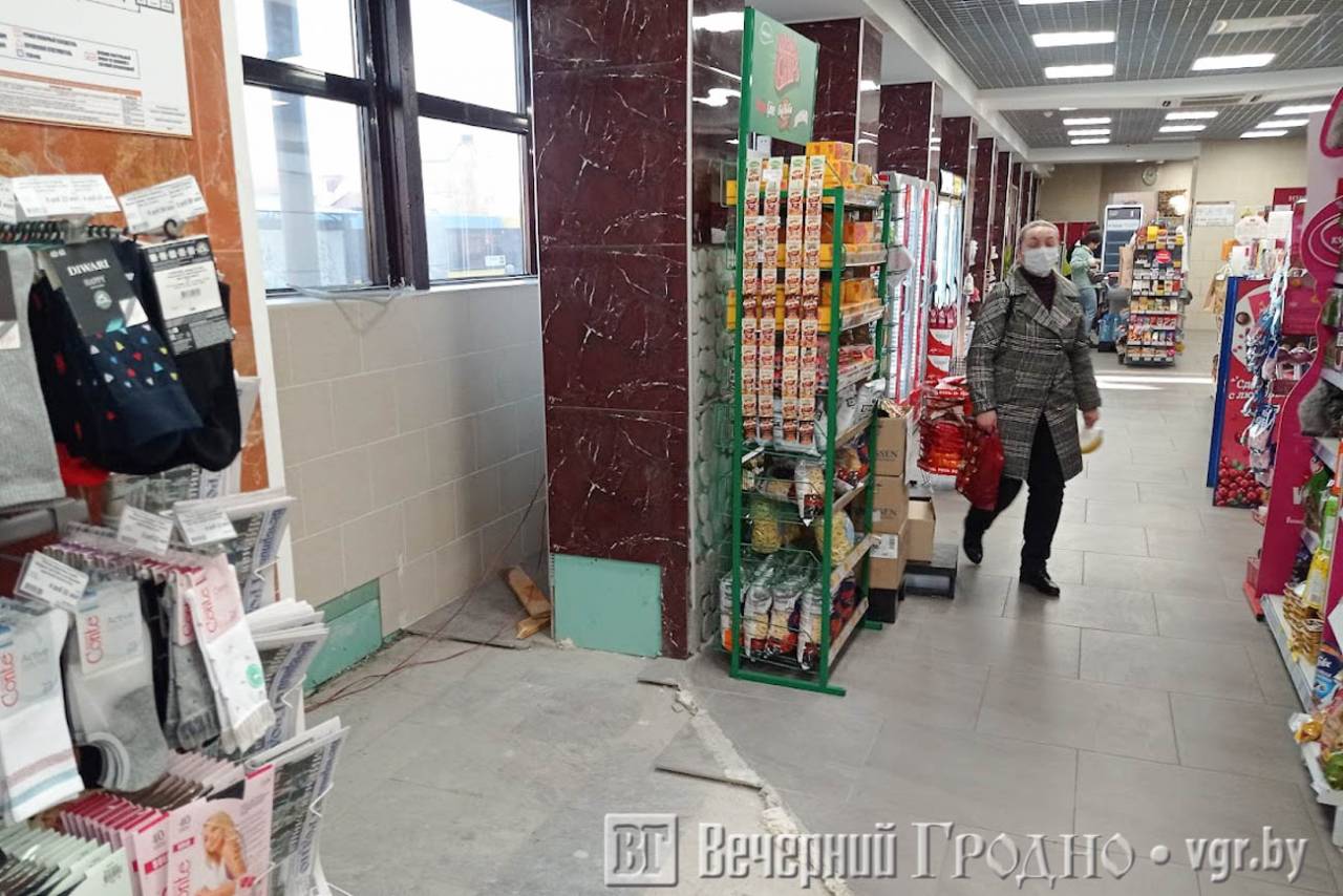В магазине «Батория» демонтировали обменник «Беларусбанка» — он считался одним из первых в Гродно