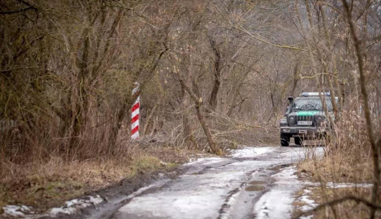 На белорусско-польской границе нашли тело мигранта: замерз насмерть