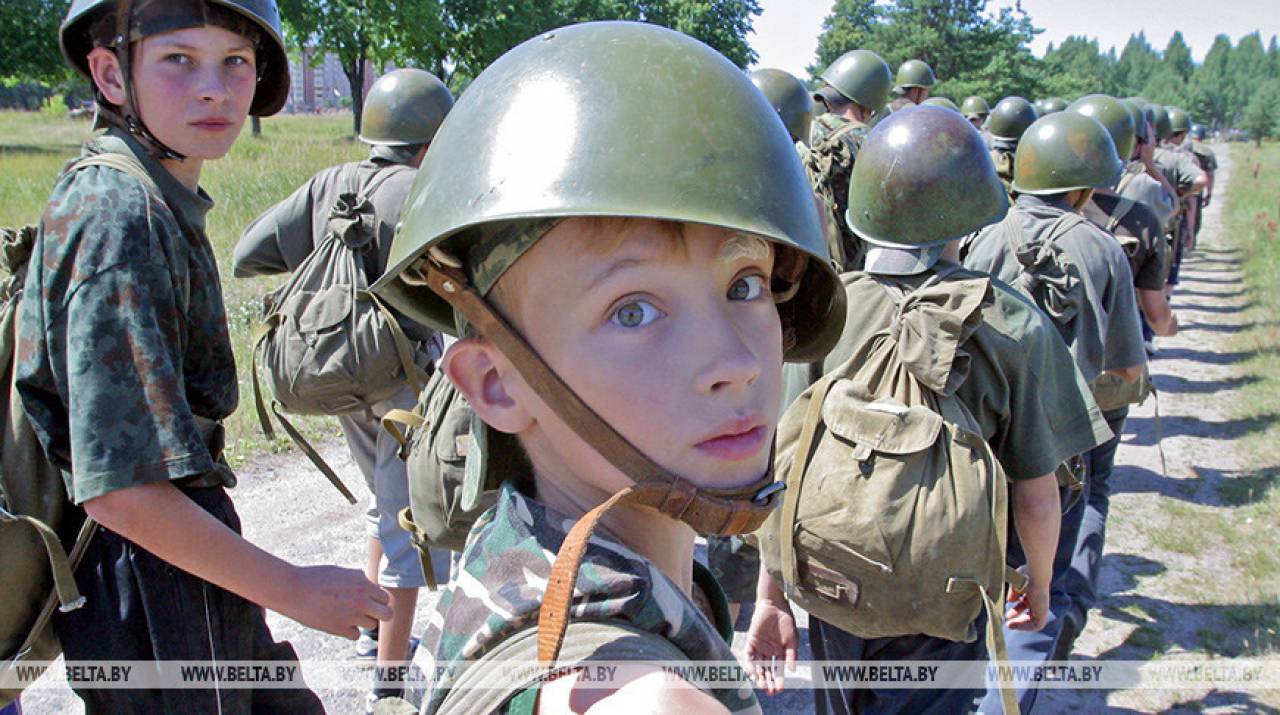 В белорусских школах субботу оставят для патриотического воспитания