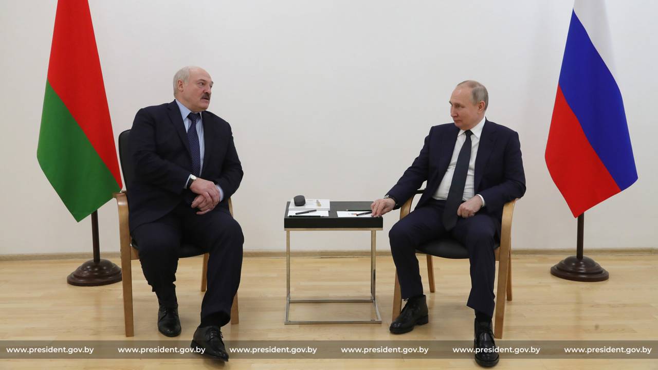 «Мы с Путиным не настолько глупы». Лукашенко прокомментировал слухи, что Беларусь включат в состав России
