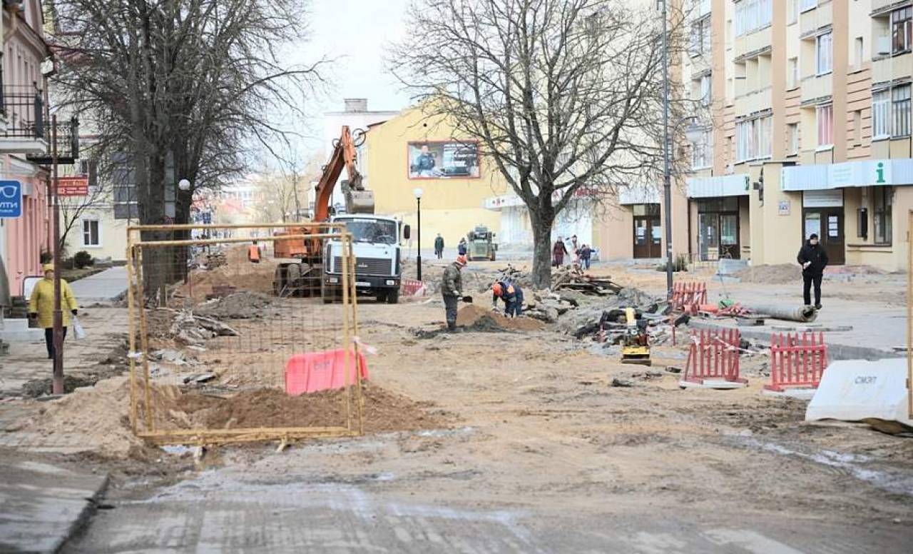 В Гродно запустили асфальтный завод: дорожники рассказали, какие дороги отремонтируют в первую очередь