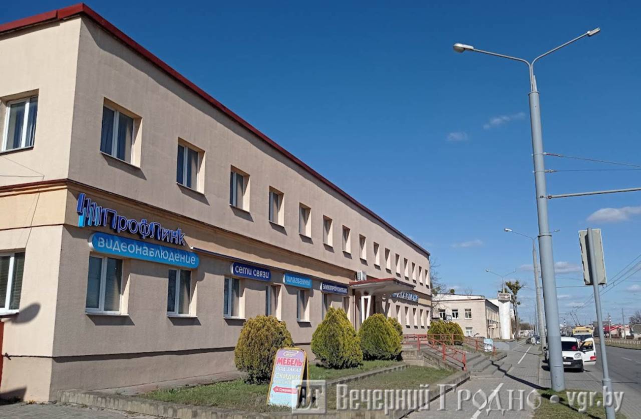 На улице Суворова в Гродно почти за 1 млн рублей продается офисное здание — его за долги изъяли у крупного предприятия