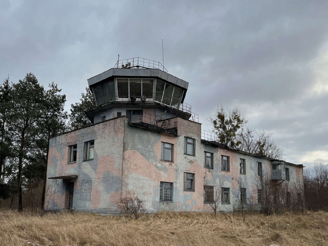 В Гродненской области продают военный аэродром со всеми постройками. В хорошем состоянии