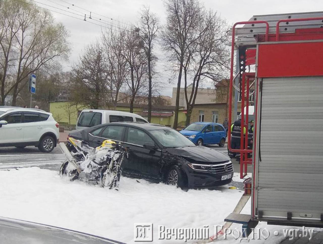 Серьезная авария в центре Гродно: столкнулись авто и мотоцикл