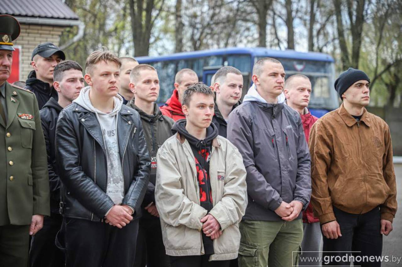 Около 1000 парней из Гродненской области этой весной отправят в армию