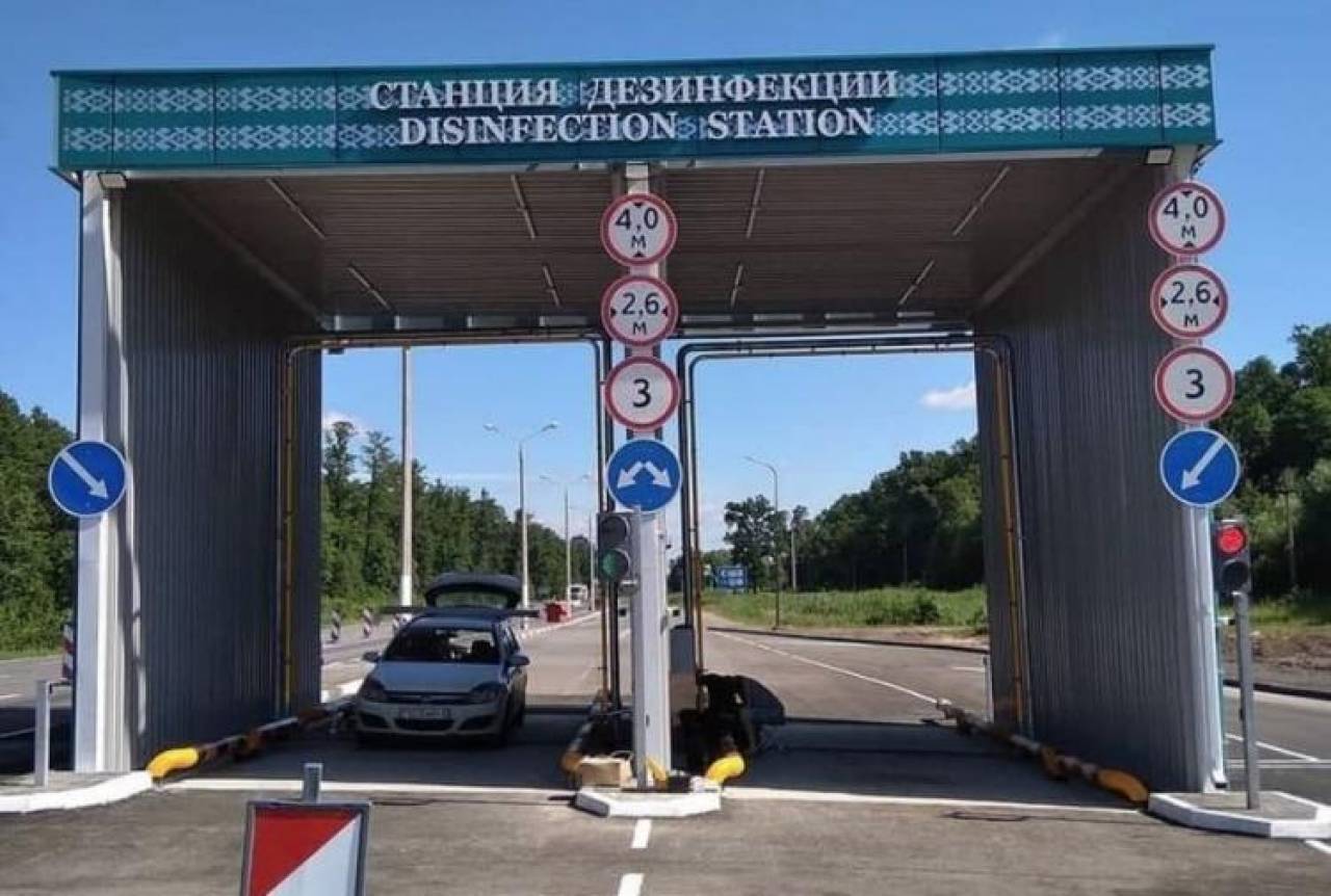 Во всех пунктах пропуска Беларуси вводится обязательная дезинфекция транспорта... за деньги