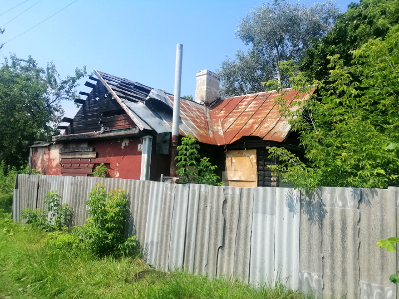 Впервые в Гродно на продажу выставили частный дом, который суд признал бесхозным