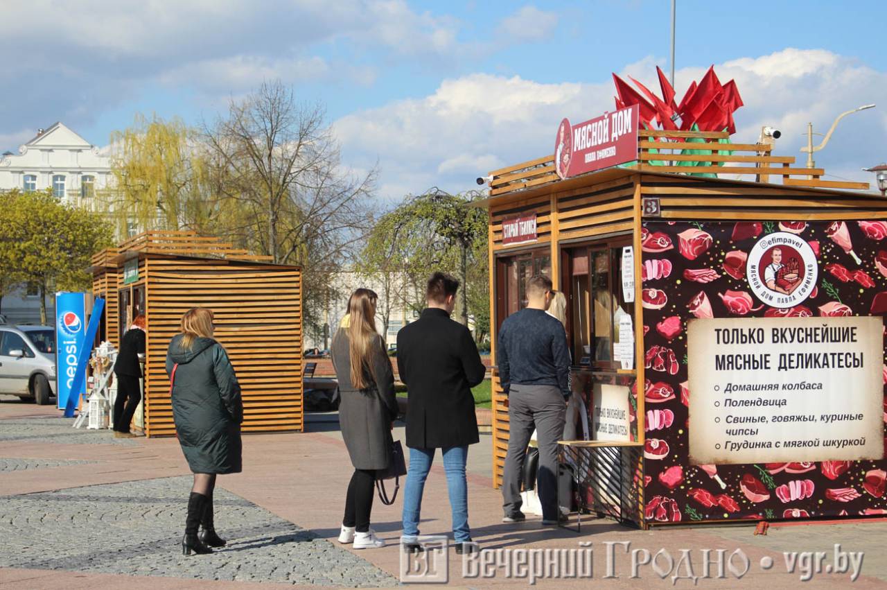 На Советской площади в Гродно сегодня открывается ярмарка — обещают коктейли, много стритфуда и даже мини-кинотеатр