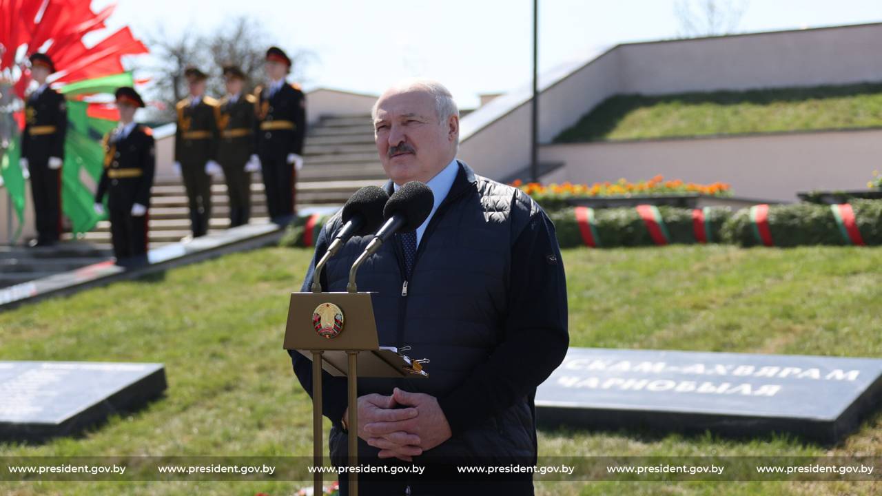 Лукашенко вступился за литовцев и латышей, которых «не пускают в Беларусь за солью»
